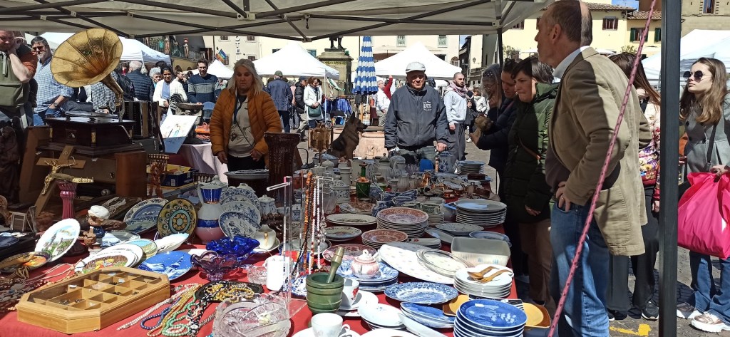 Pasqua a Greve e Panzano. Colombina, scoppio del carro e oggetti del passato in piazza