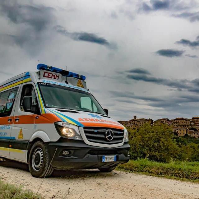 Si scontra con un daino, grave motociclista 50enne