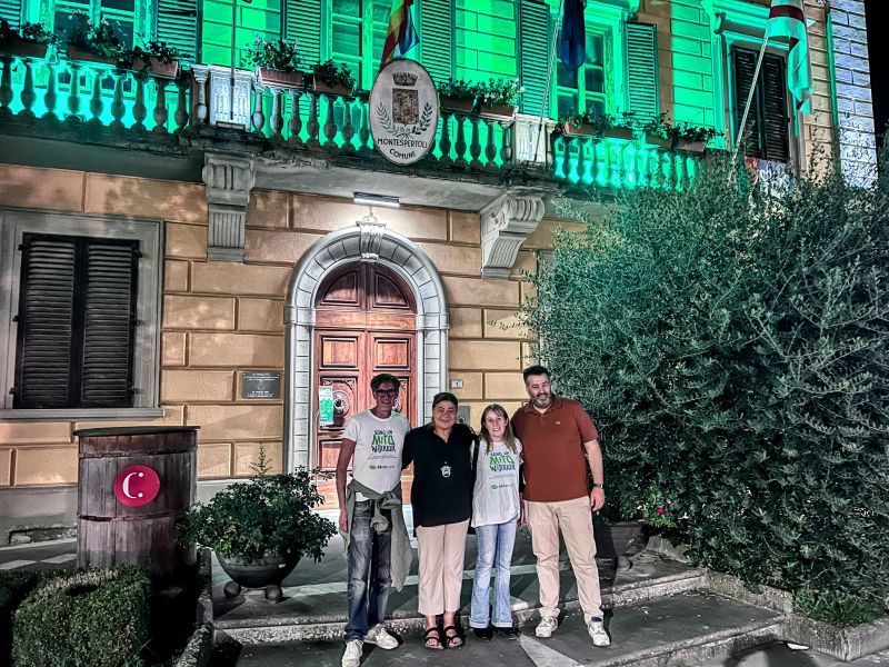 Il Palazzo Comunale di Montespertoli illuminato di verde per la Settimana Mondiale sulle Malattie Mitocondriali