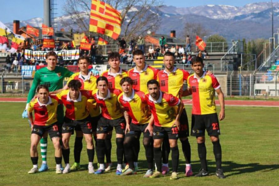 Montevarchi-Poggibonsi, finale di fuoco: Valenti trascina il Leone, ma l'arbitro nega la vittoria