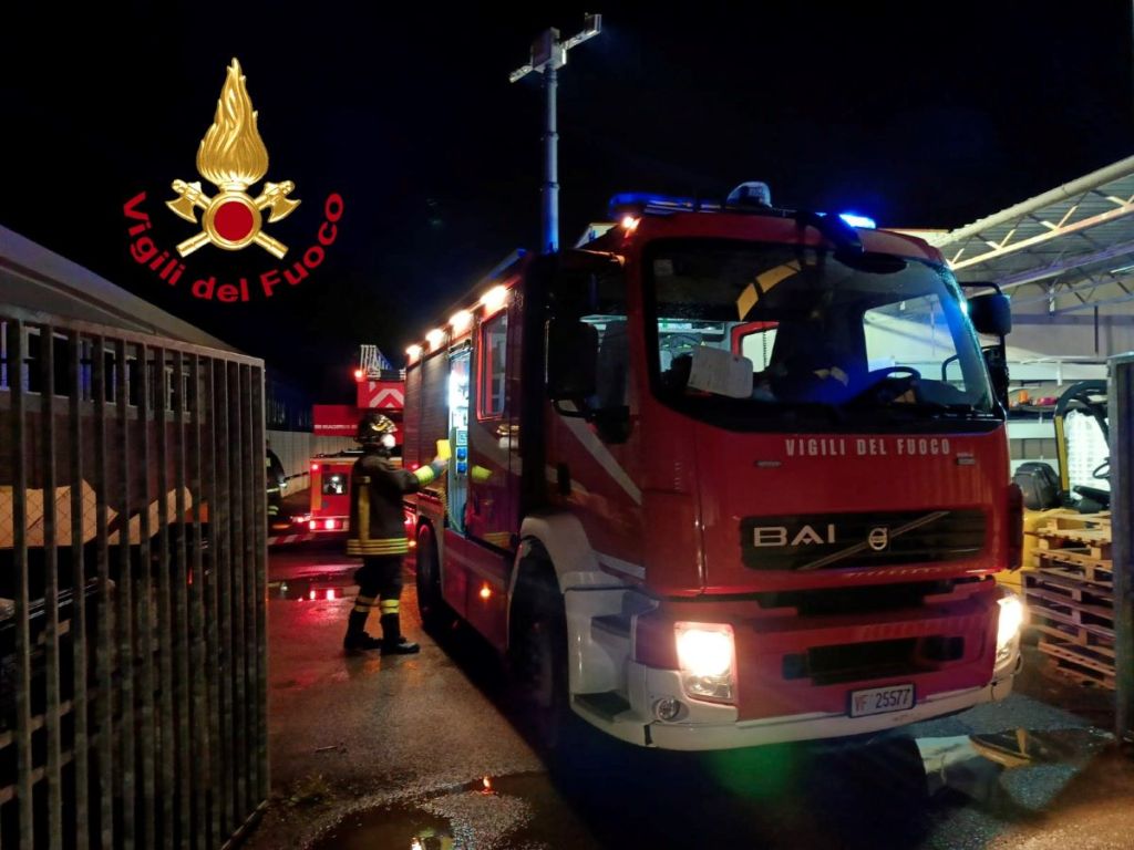 A fuoco fabbrica nella zona del Virginio a Montespertoli