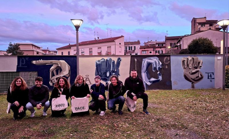 Street Art per la pace a Poggibonsi: ecco l'opera di Zero-T nel giardino Carducci