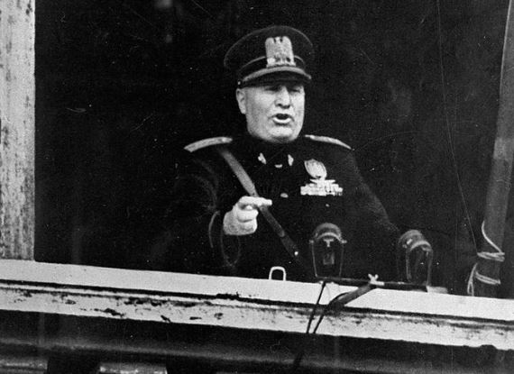 Colle revoca la cittadinanza onoraria a Mussolini