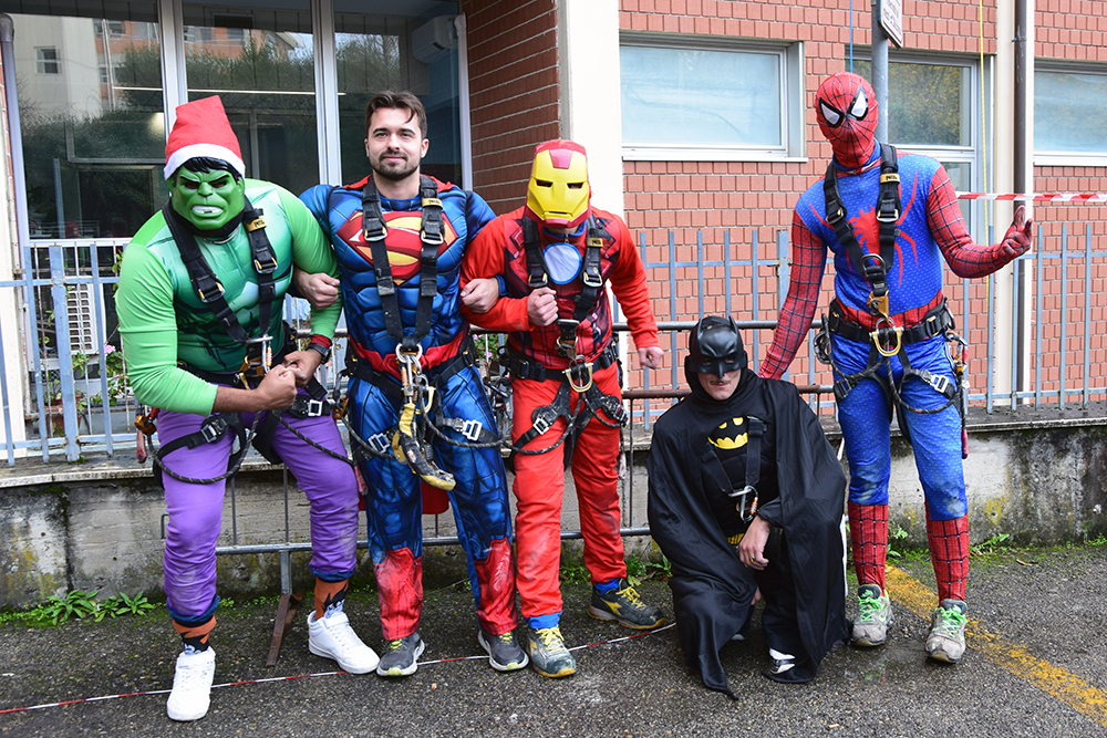 I regali di Round Table 41 e dei Supereroi Acrobatici per i bambini ricoverati alle Scotte