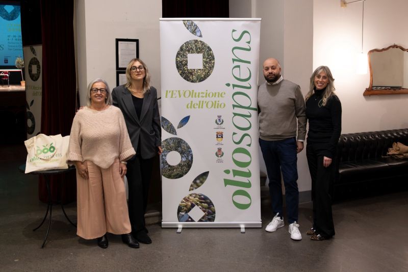 San Casciano, taglio del nastro al profumo d’olio sul palcoscenico del Niccolini