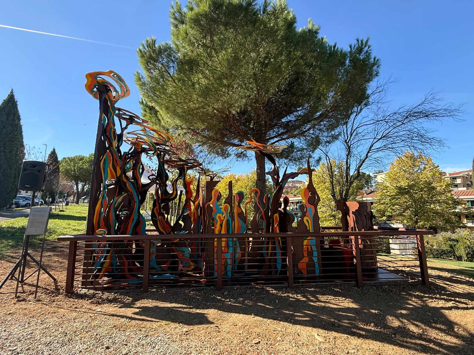 San Casciano, "Ombre Sicure", inaugurata l'opera monumentale di Paolo Fusi sul tema della cooperazione