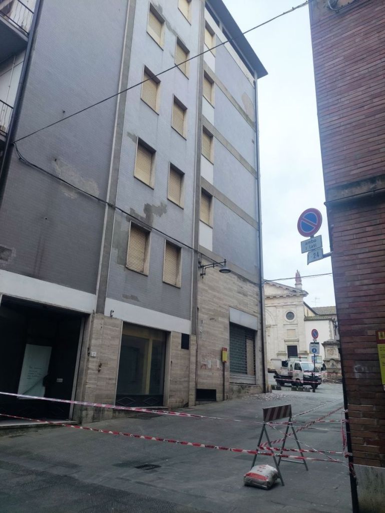 Crolla intonaco dell'ex palazzo comunale di Poggibonsi