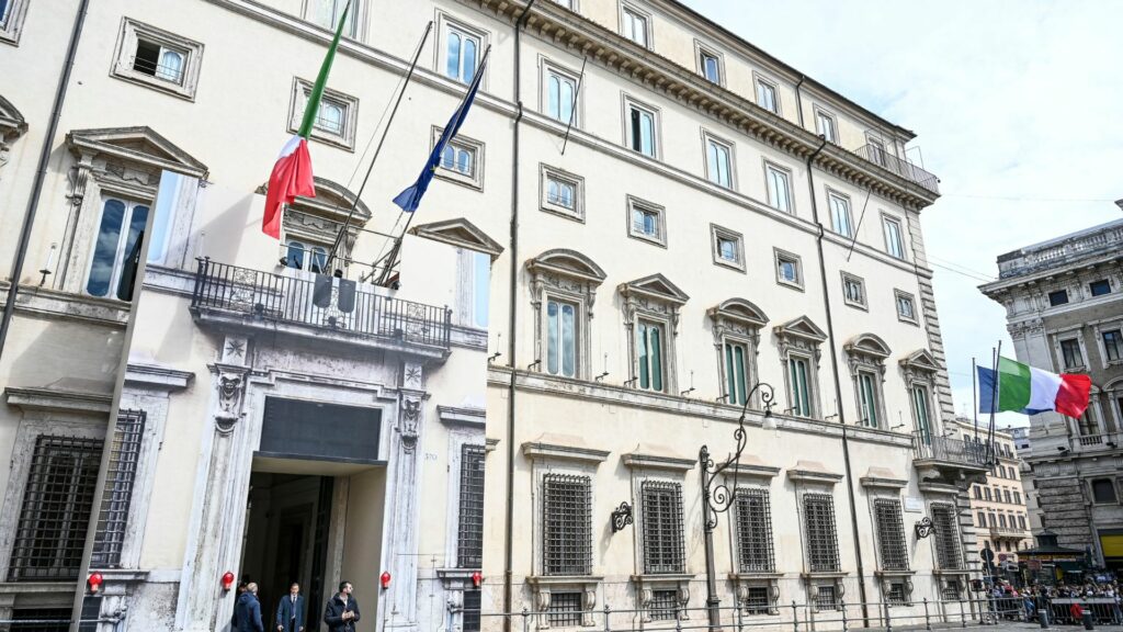 Fine vita, il Governo impugna la legge della Regione Toscana. FdI: “Bene, legge va fatta in Parlamento”