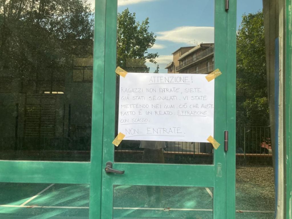Atto vandalico nella palestra della scuola Marmocchi