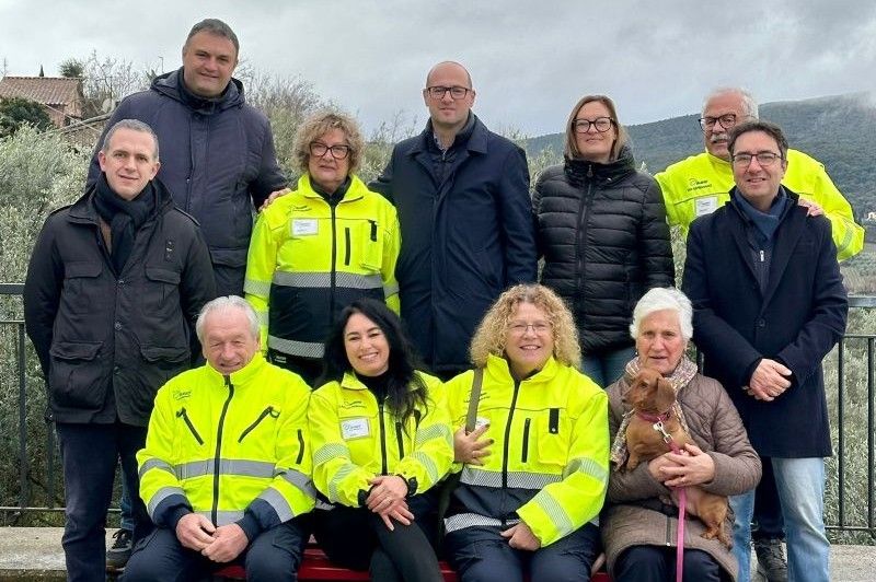 A San Gimignano una panchina rossa per ribadire l&rsquo;impegno quotidiano  contro la violenza di genere