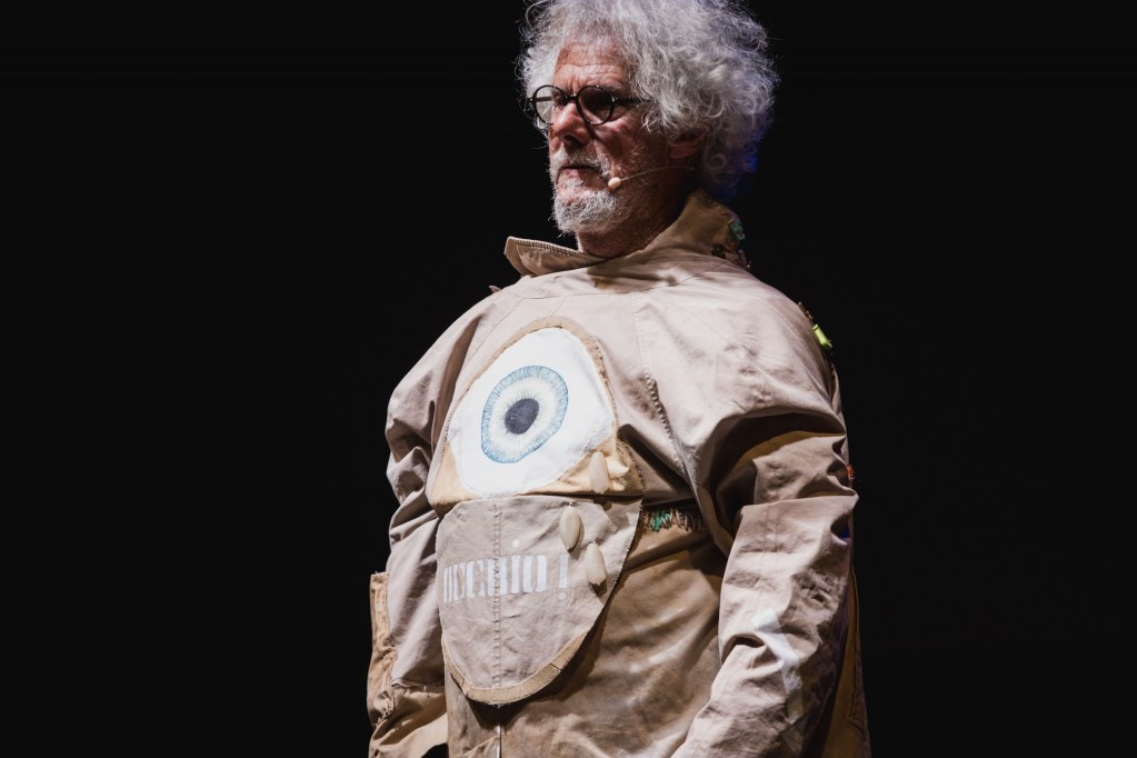 “Diario di un impermeabile”, Paolo Migone sul palco del Boccaccio