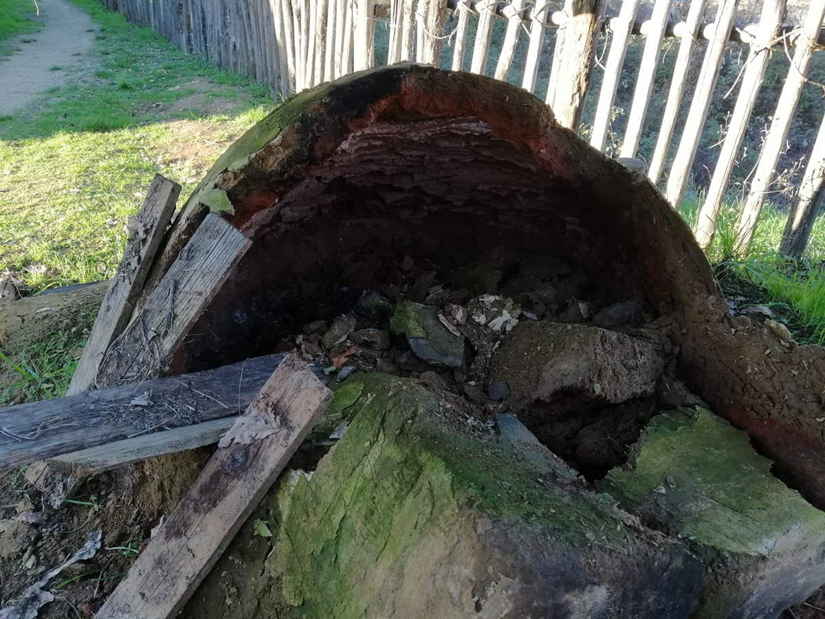 Distrutto il forno da pane all'Archeodromo, ennesimo atto vandalico. Valenti: «Non voglio più andare avanti»