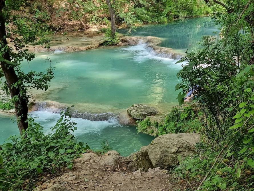 Colle di Val d'Elsa, si tuffa nel fiume e scompare: 30enne disperso nel parco fluviale dell'Elsa