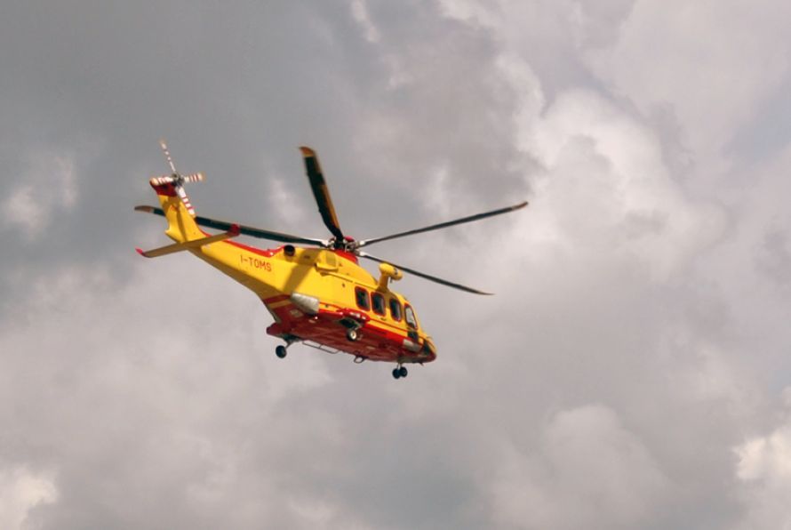 Si ribalta furgone nel Chianti: 68enne ferito. Interviene Pegaso