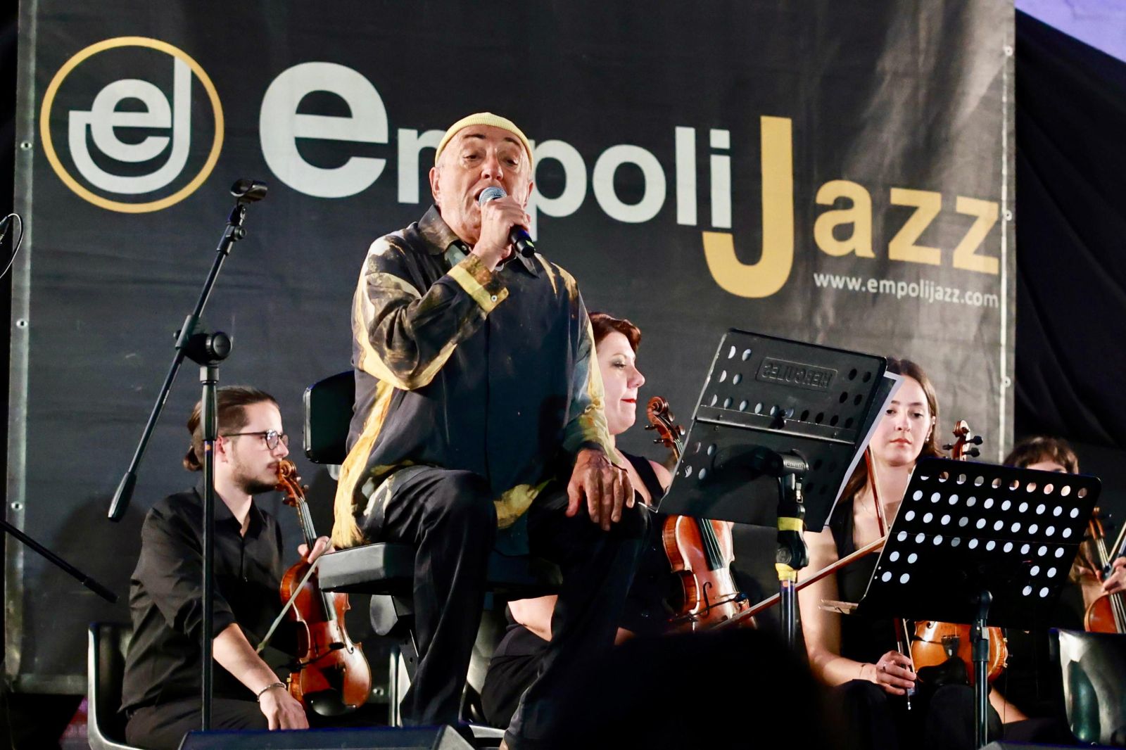 Empoli Jazz Festival, applausi a scena aperta per Peppe Barra e il racconto di Napoli. Stasera ultimo evento al Giardino del Torrione