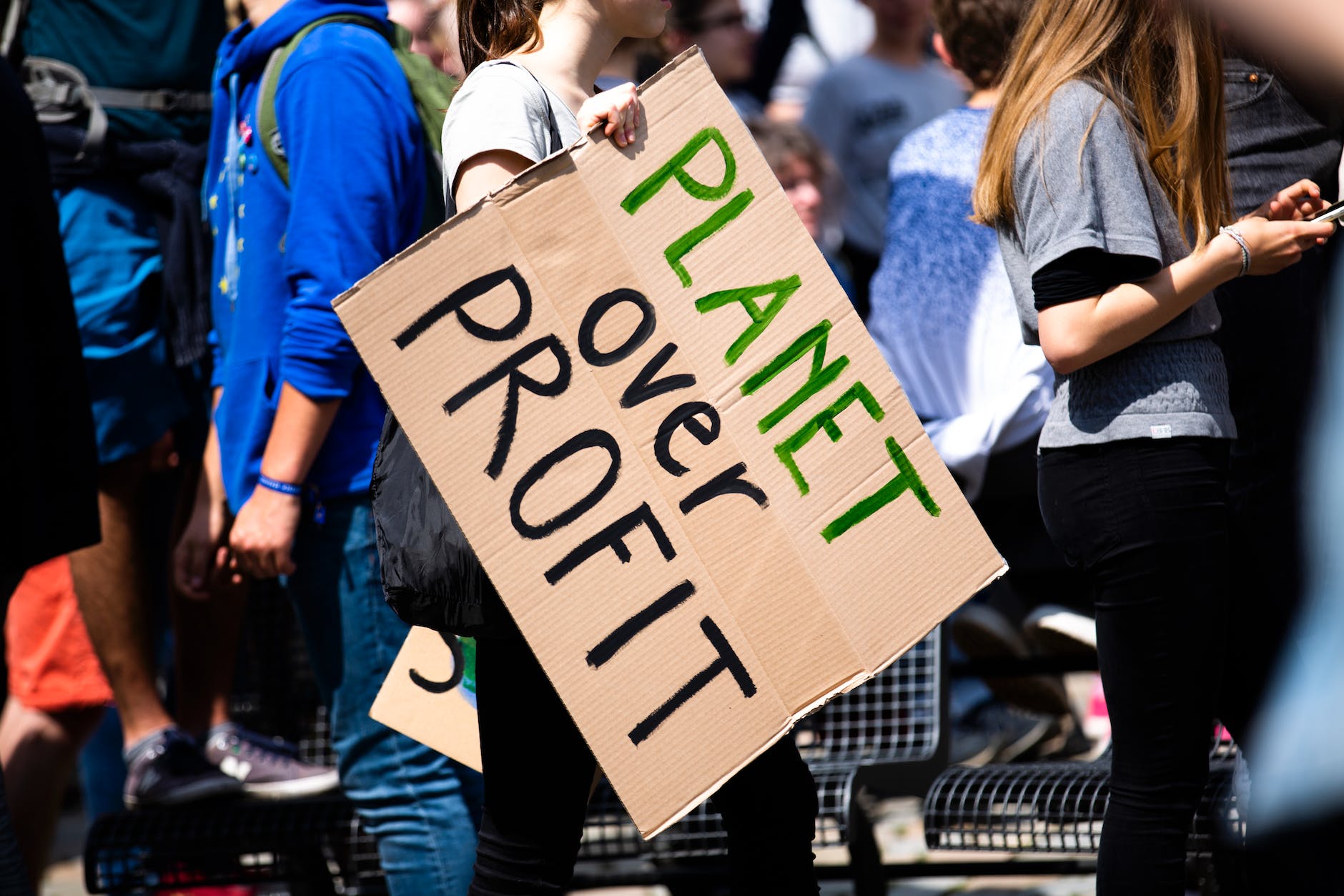 FRIDAYS FOR FUTURE, protezione ambientale e il contrasto al cambiamento climatico entrino prepotentemente in Parlamento