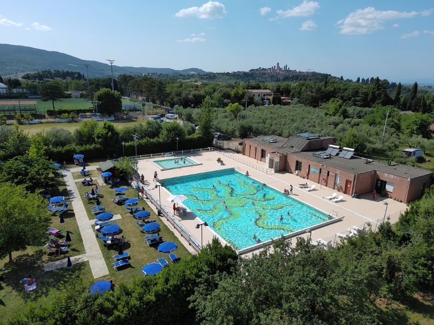 San Gimignano: riapre la piscina comunale, con nuove attivit&agrave; e tariffe agevolate per i residenti