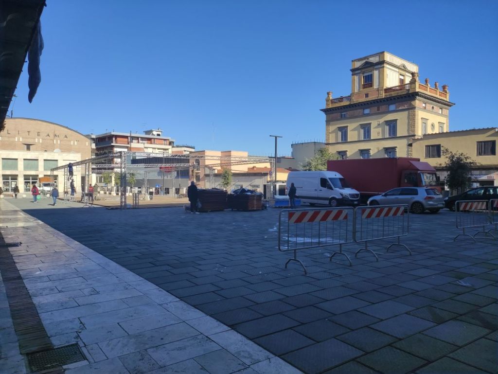 Luci, mercatini, pista del ghiaccio: il Natale in centro