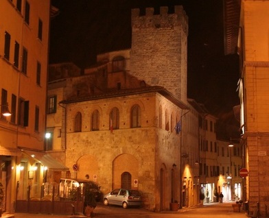 In 200 a ballare: chiusa la sala