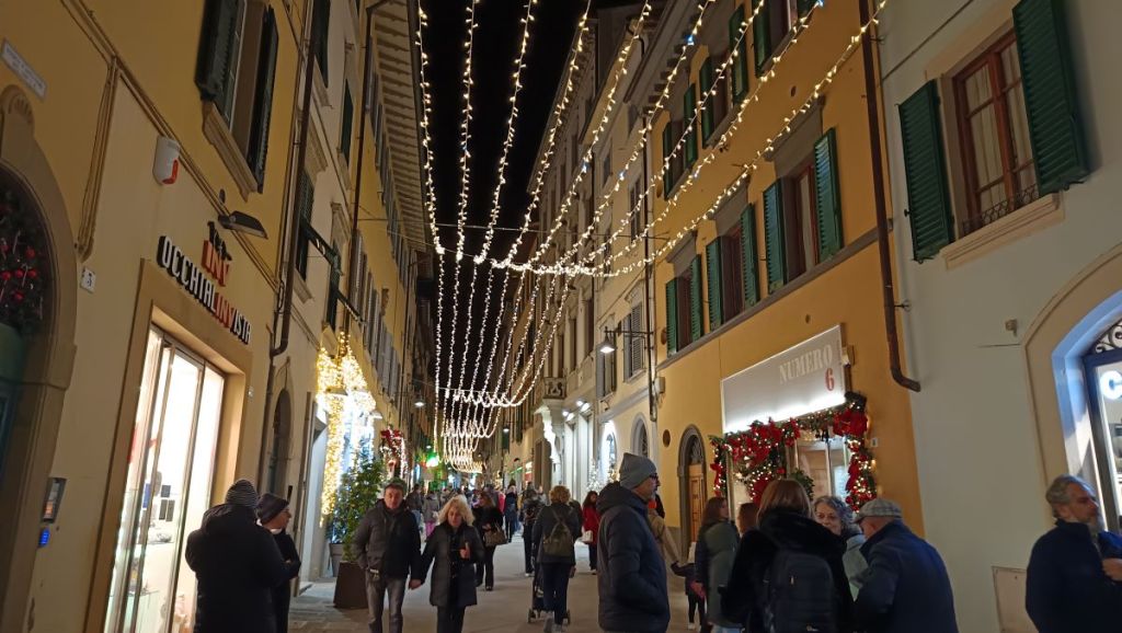 Albero acceso, al via il Natale a Poggibonsi con 45 giorni di eventi