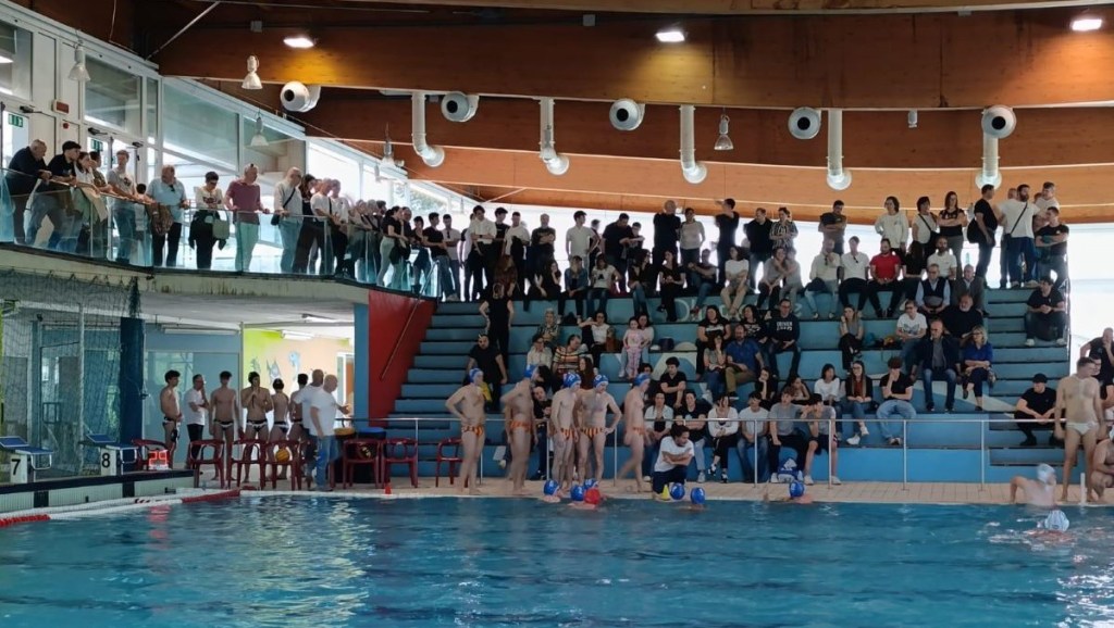 Poggibonsi Pallanuoto si aggiudica il derby e raggiunge Colle in classifica