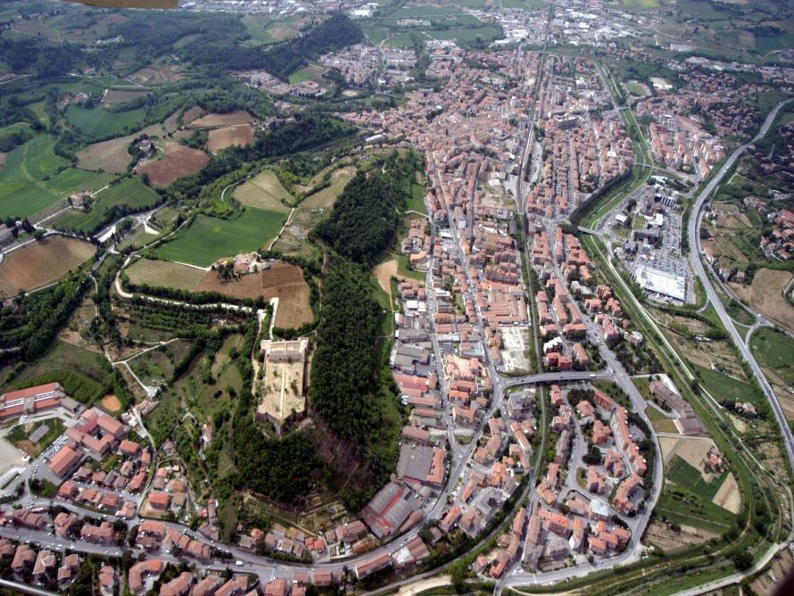 Poggibonsi disegna la citt&agrave; del futuro: variazioni di bilancio da 14,5 milioni di euro per scuole, sport e decoro urbano
