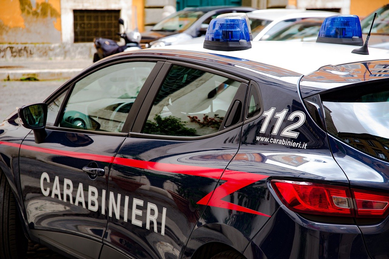 Tunisino arrestato per furti in ristoranti, bar e saloni di parrucchieri