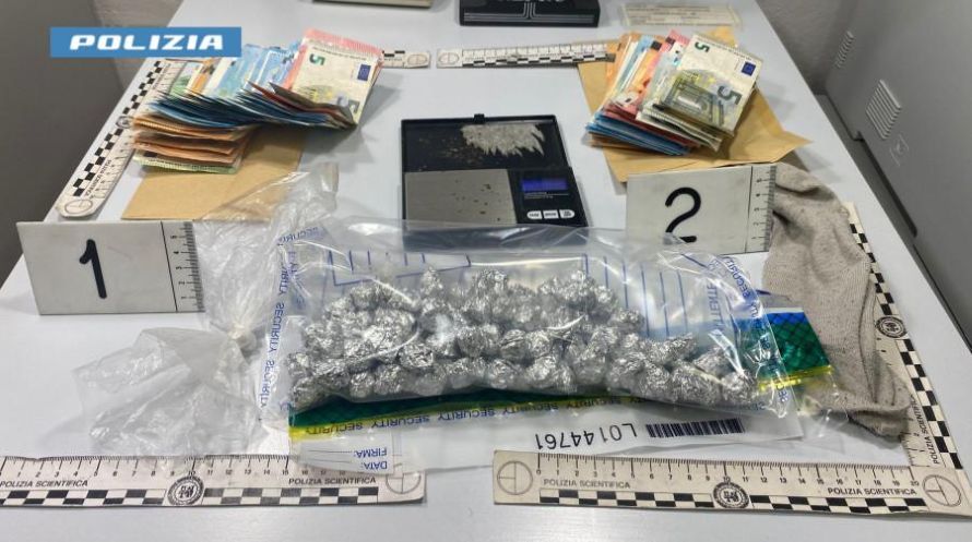 Finto malore non incanta la polizia: 35enne incastrato a Ponte a Elsa con la cocaina negli slip 