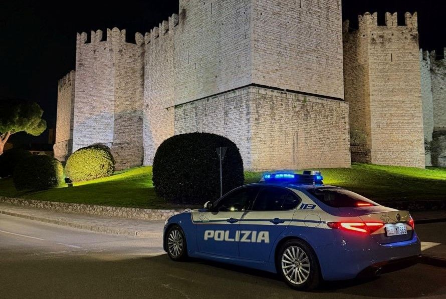 Difende una collega dai molestatori e viene accoltellato: 23enne in fin di vita a Prato