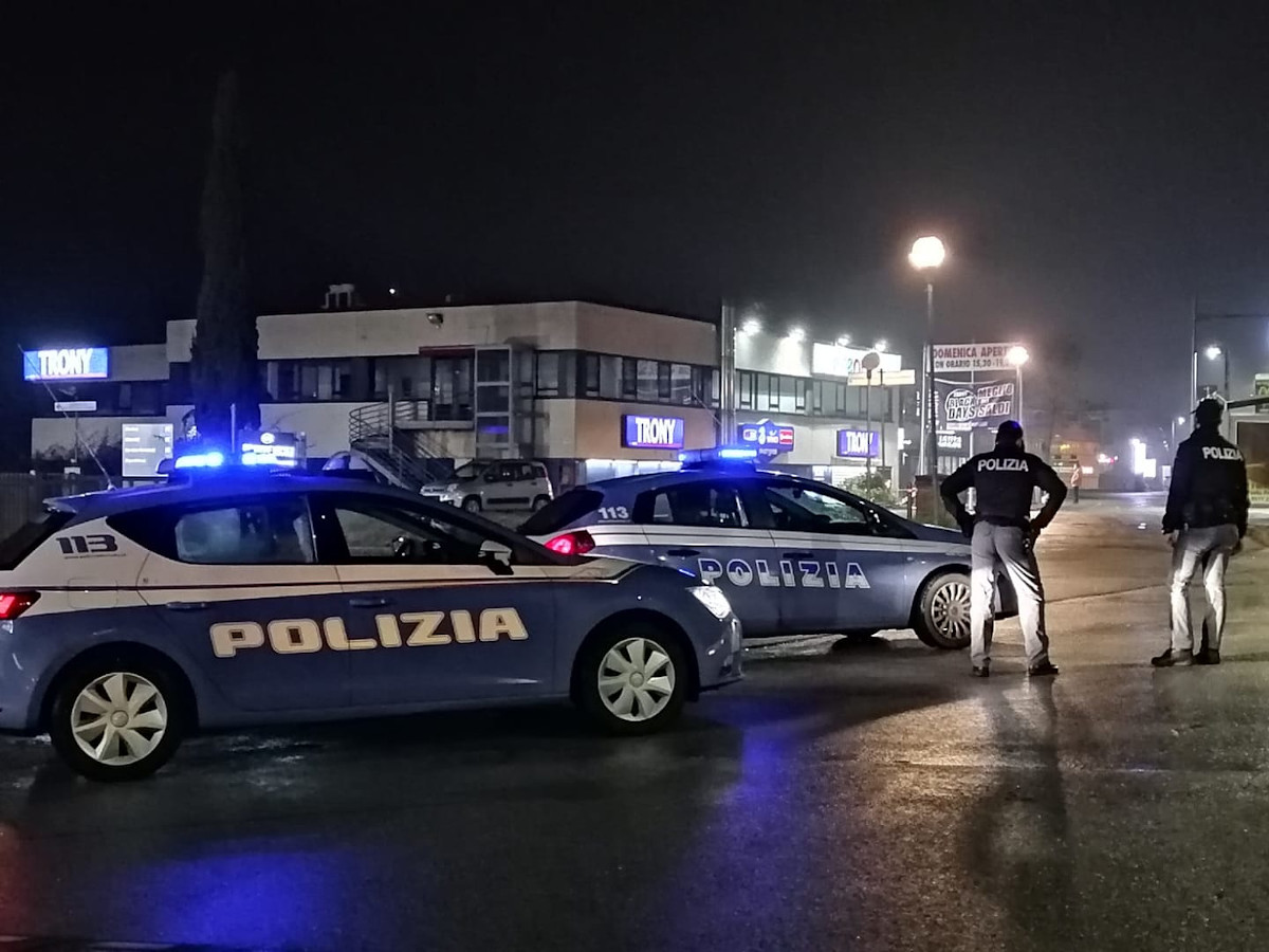 Palpeggia una minorenne sul bus, condannato ed espulso 37enne