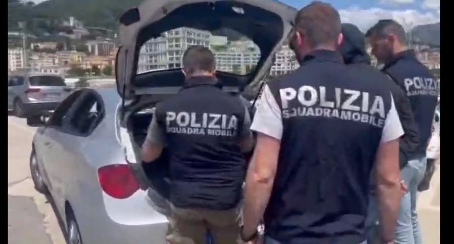 Falsi redditi da 400mila euro per rubare e riciclare auto di lusso: smantellata maxi cupola transnazionale da 1,5 milioni