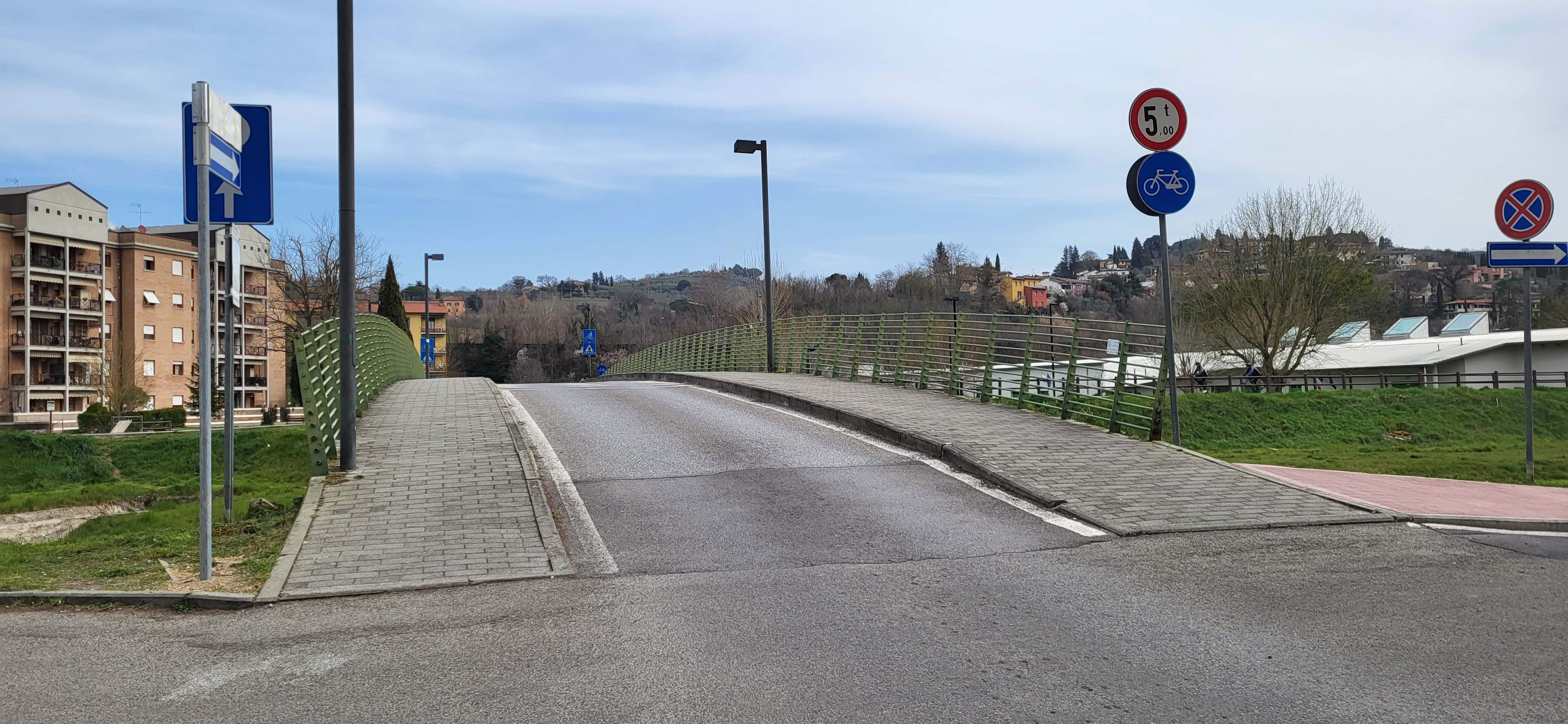 A don Aldo intitolato il ponte di fronte alla 