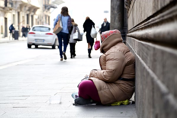 Un italiano su quattro è a rischio povertà, numeri triplicati nel Mezzogiorno &nbsp;