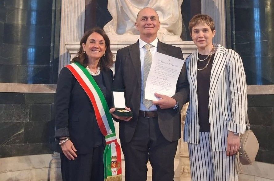Poggibonsi celebra Giacomo Borghesi: insignito della "Stella al Merito del Lavoro" in Palazzo Vecchio