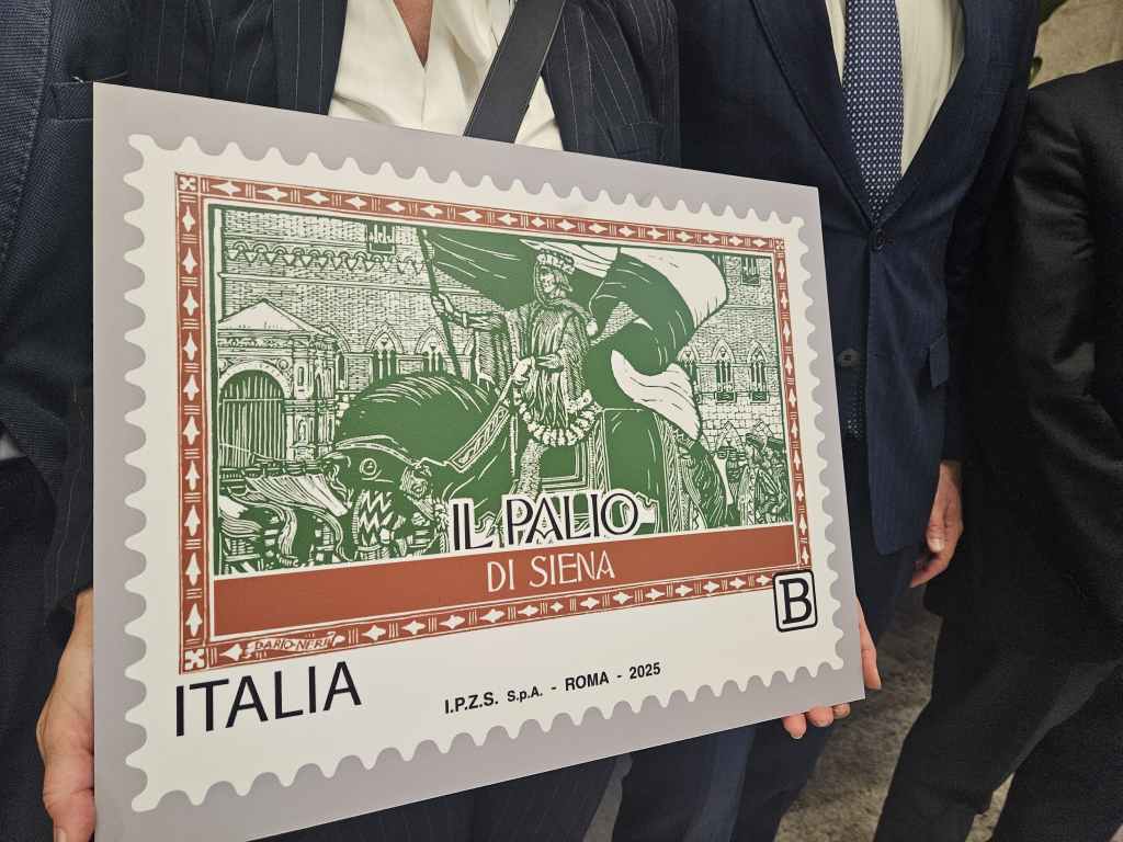 Presentato a Roma il francobollo dedicato al Palio