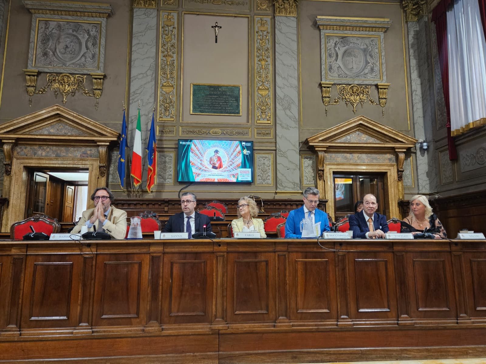 Presentata a Roma la stagione teatrale 2026/2027 dei Teatri di Siena.  Il fuoco di Prometeo e di Santa Caterina illumina il nuovo cartellone