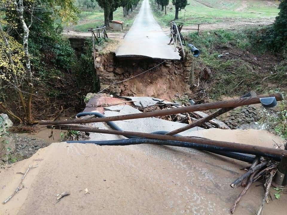 Intrappolati in auto per le esondazioni a Castiglion della Pescaia. Disagi nel grossetano