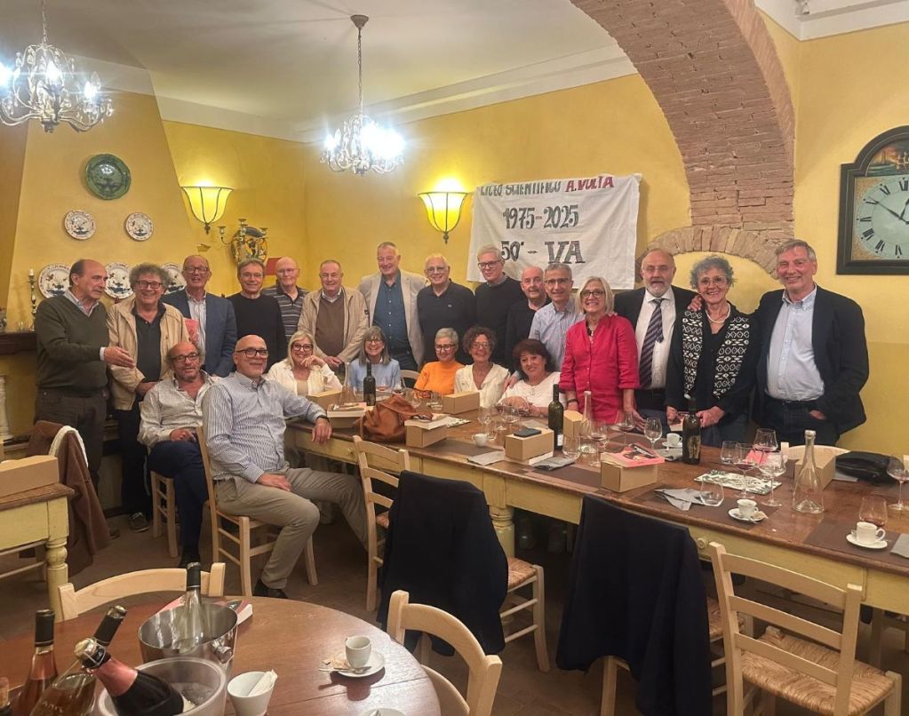 A cena dopo 50 anni tra aneddoti e beneficenza