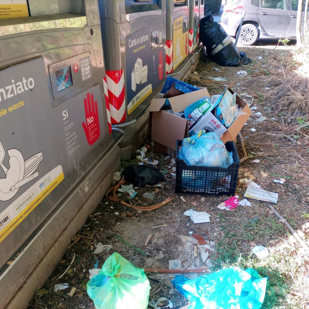Raccolta differenziata a Colle tra maleducazione di pochi e cattivo servizio