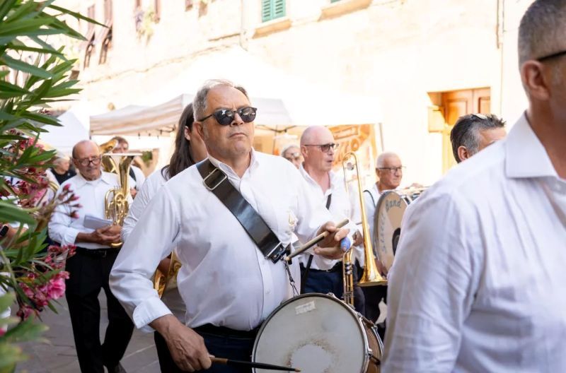 A Radicondoli torna la Festa di San Giovanni: tre giorni tra mercatini, musica e il tradizionale fal&ograve;