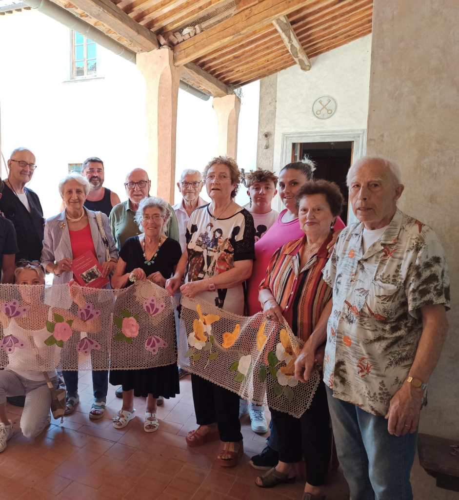 Ricamo, passione di una vita fa ritrovare due amiche oggi 80enni