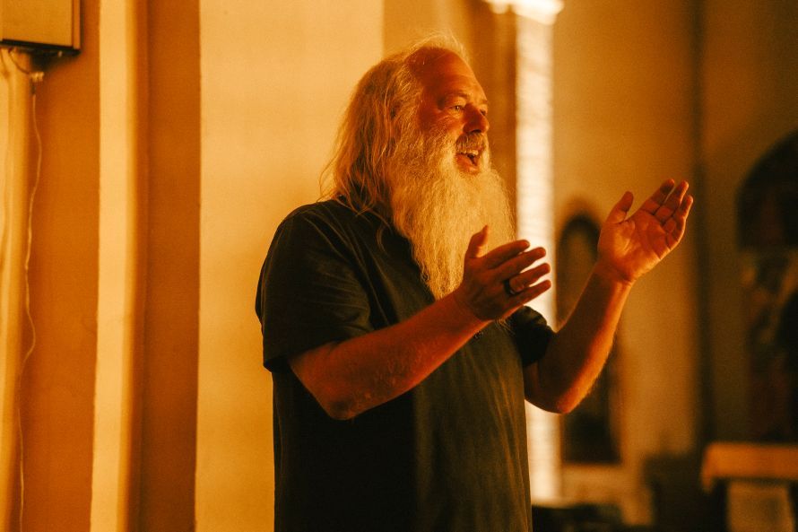 Caccia al biglietto per il "Festival of the Sun": il misterioso evento di Rick Rubin a Colle di Val d'Elsa &egrave; gi&agrave; sold out