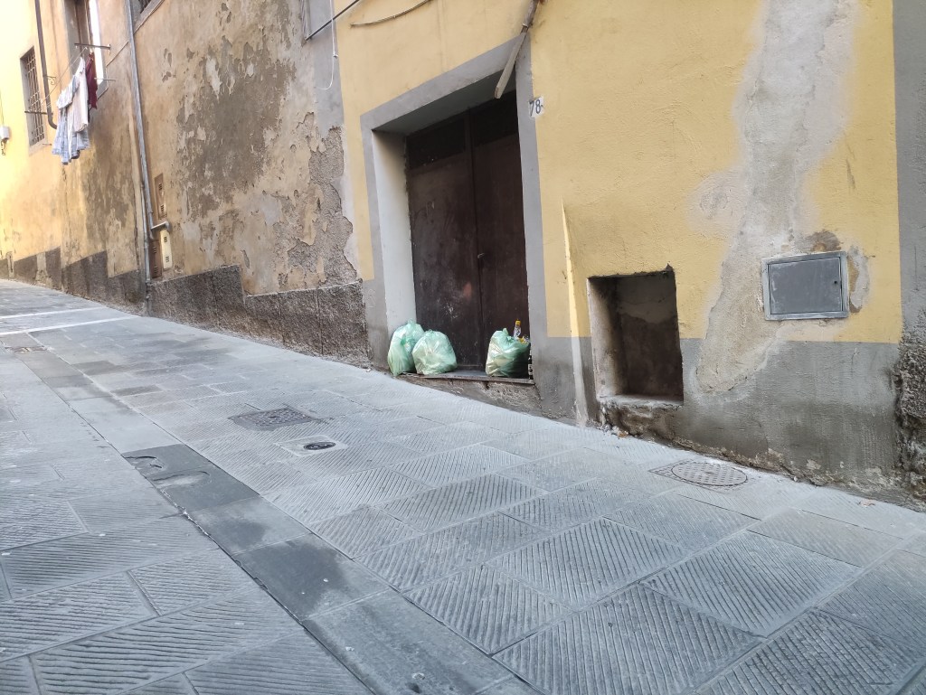 Raccolta rifiuti da rivedere: nel centro storico e nella funzionalità