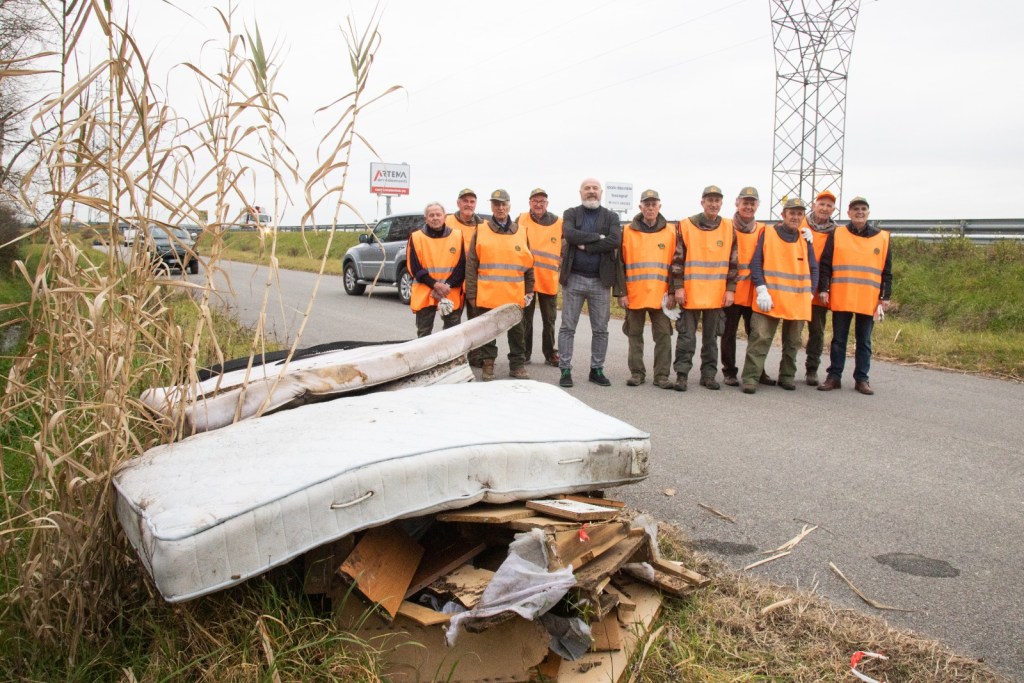 <strong>Lotta all'abbandono dei rifiuti, in campo anche Federcaccia. L'assessore Marconcini: 