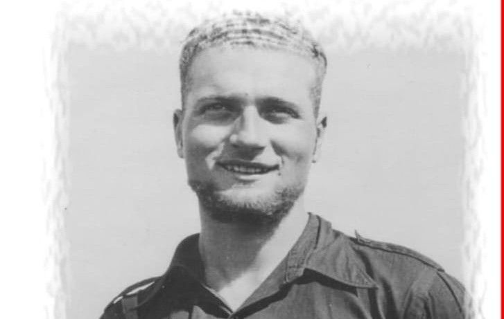 Colle Val d’Elsa celebra il 25esimo anniversario del monumento al tenete paracadutista Roberto Bandini. Lancio in piazza