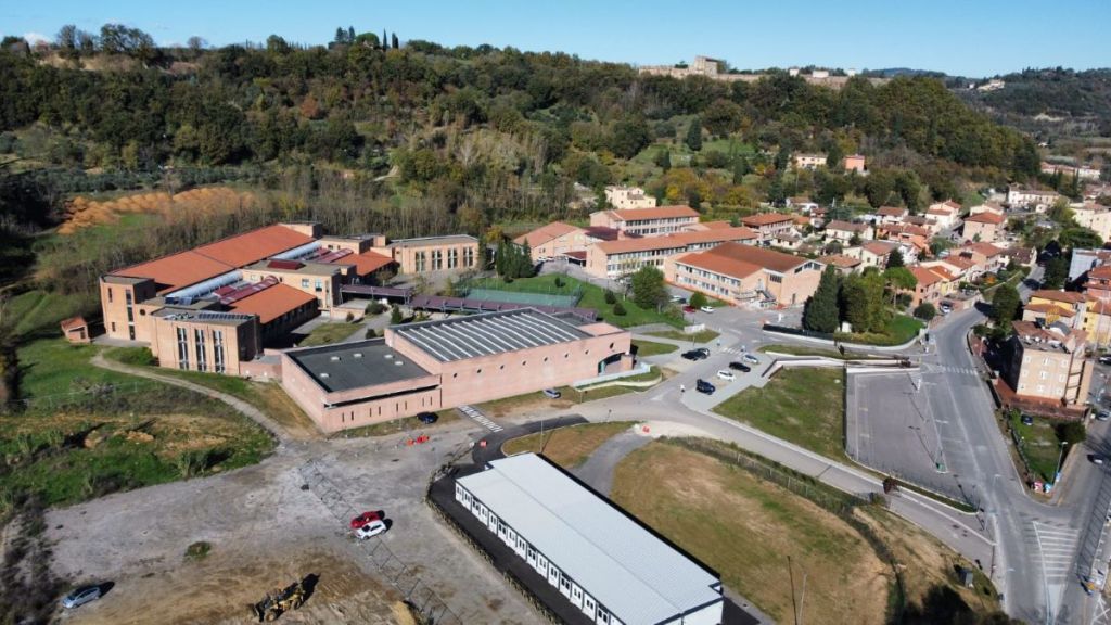 7 classi del Roncalli nei moduli-container. Parla la dirigente