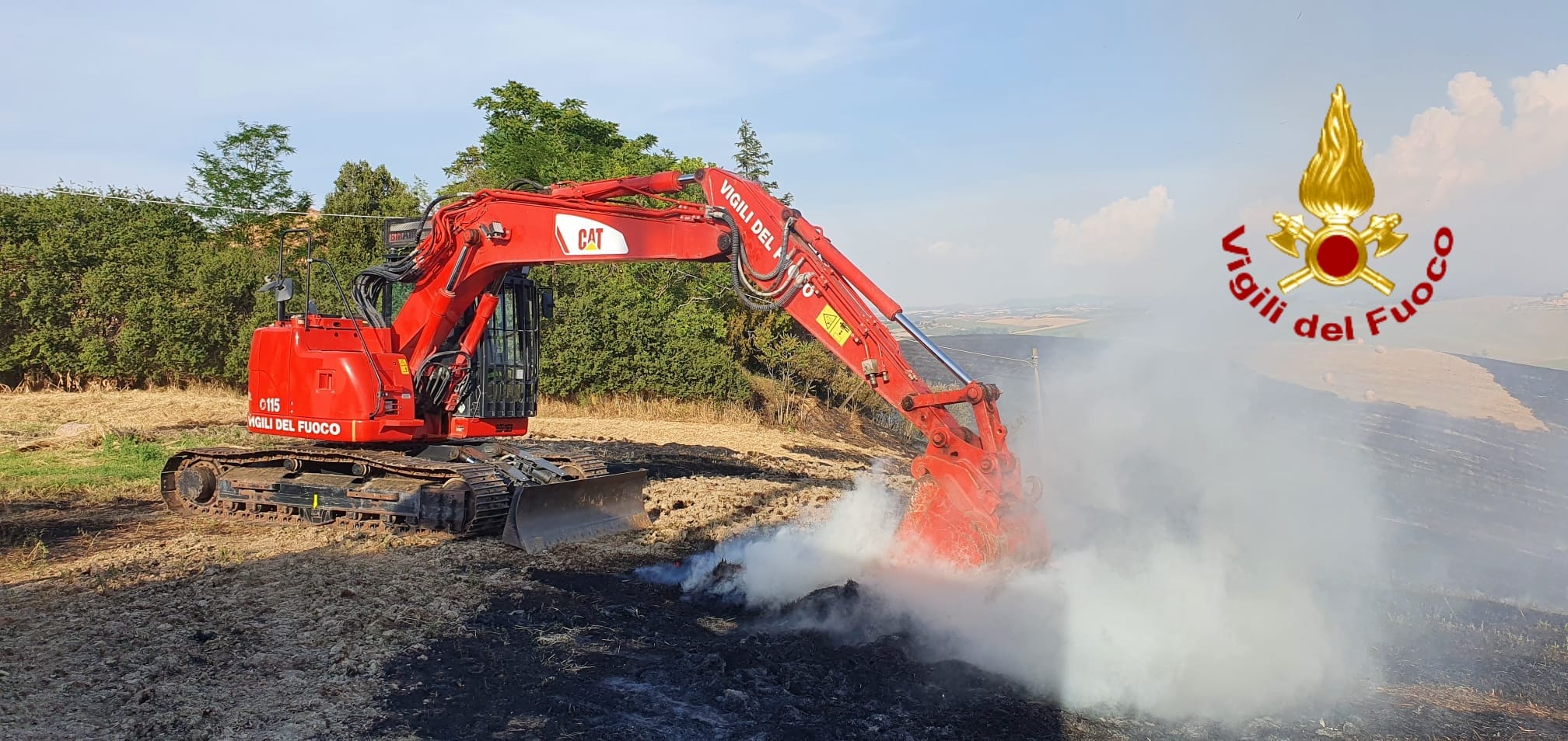 Rotoballe a fuoco a Monteroni d'Arbia