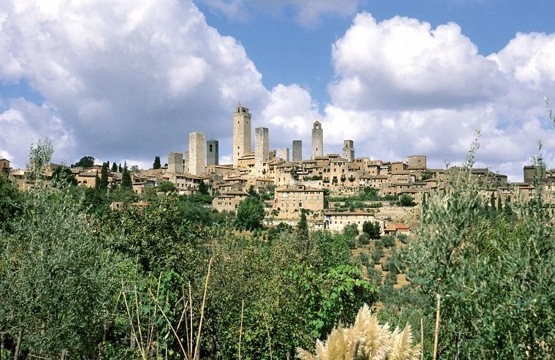 13 Luglio 1944: San Gimignano onora i partigiani con la nuova Piazza della Liberazione
