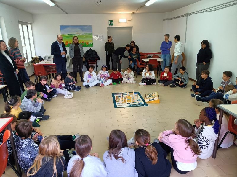 Debutto nelle scuole per Sangigiò, il gioco che insegna ai bambini  la democrazia partecipativa