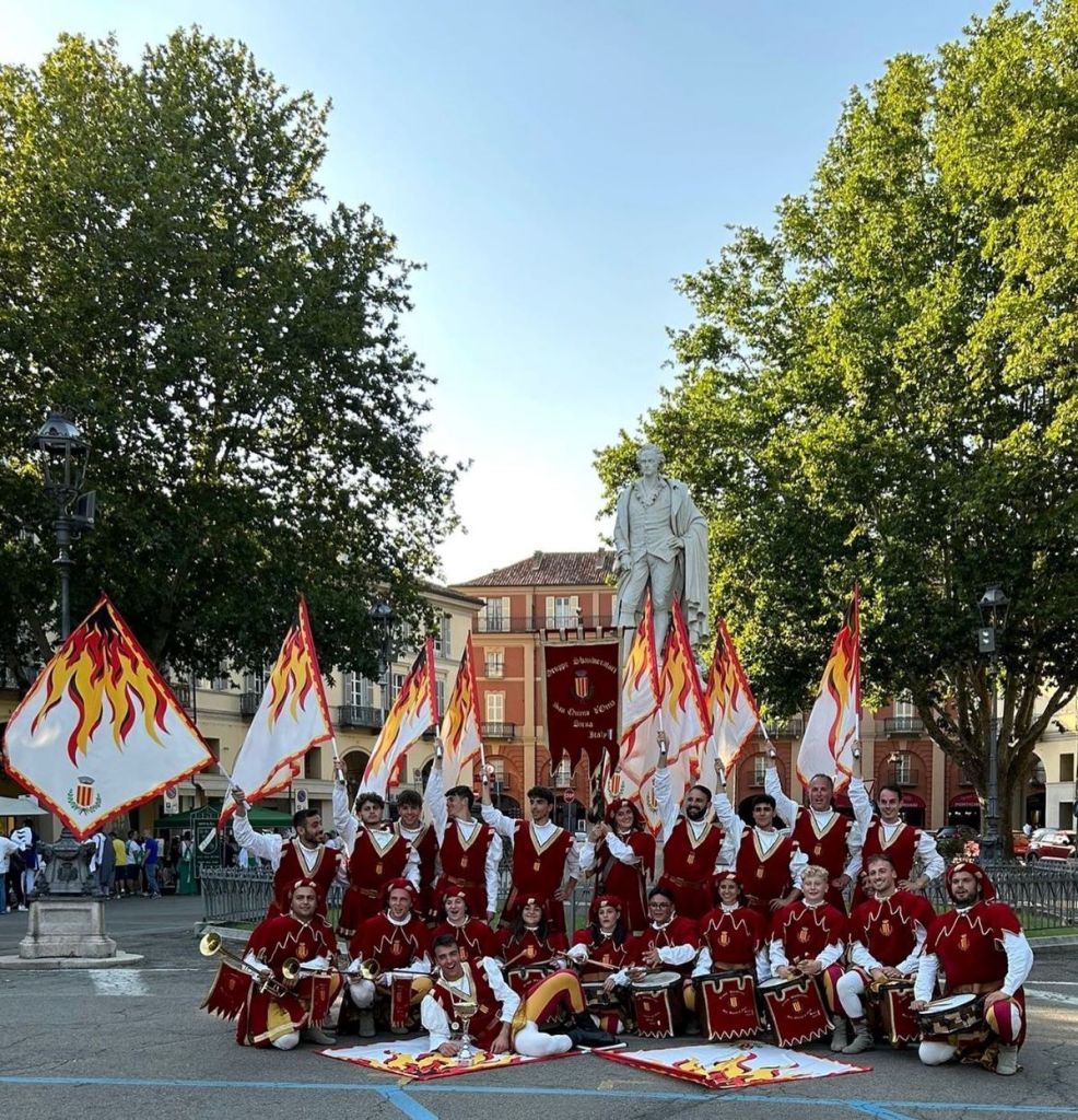 Gruppo Sbandieratori e Musici,  San Quirico d’Orcia promosso in Tenzone Argentea 2024
